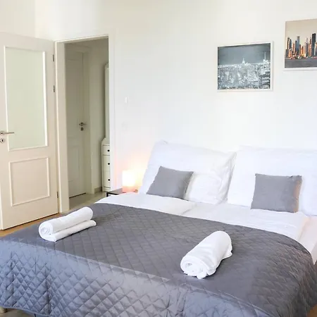 Lejlighedshotel Rose And 3*