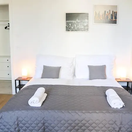 Hotel apartamentowy Rose And