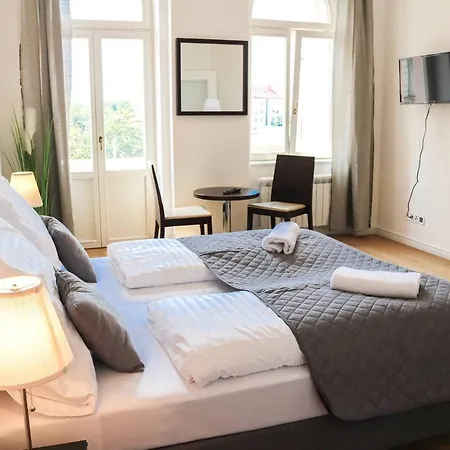 Hotel apartamentowy Rose And Praga