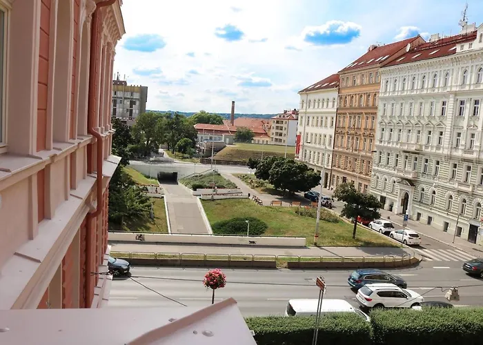 Rose And Praga